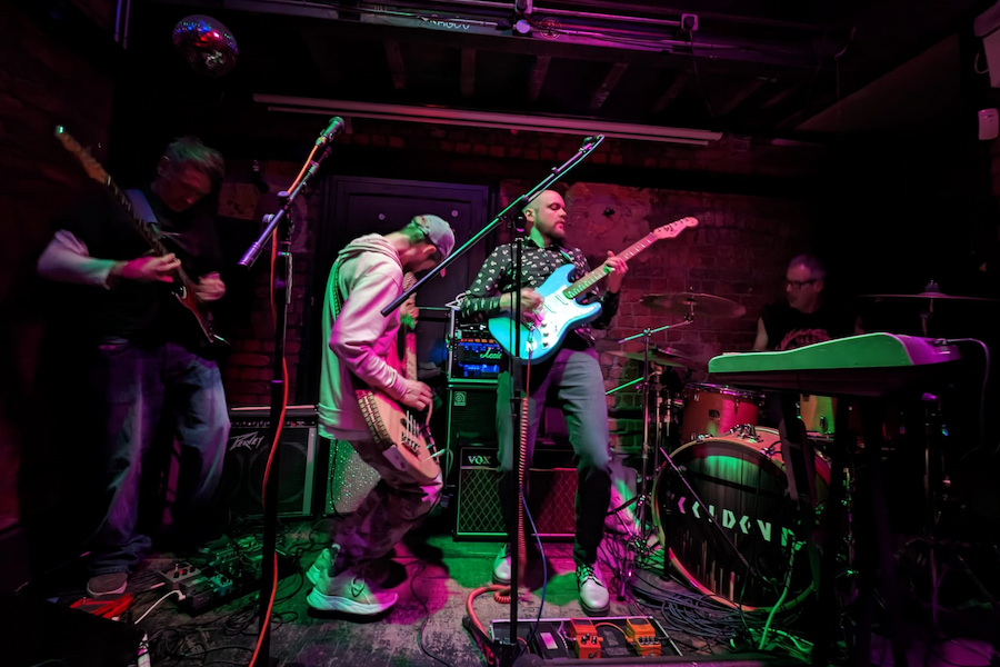mothbreather-live-at-eagle-inn