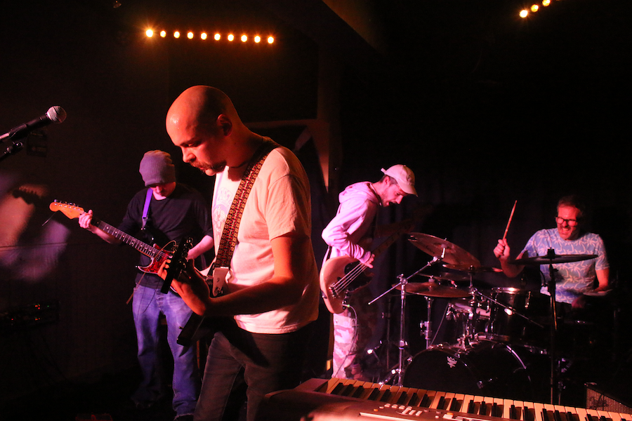 mothbreather-live-at-retro